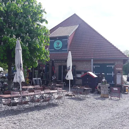 Sonneneck Mit Motorboot Und Kanu